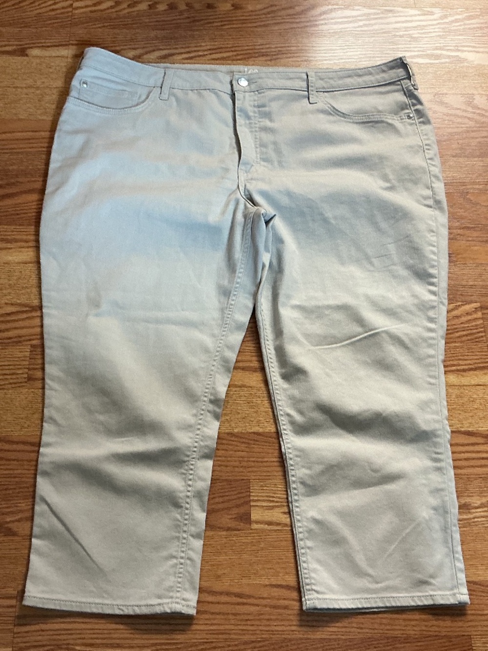 Lee Riders Khaki Mid Rise Capris Size 22M